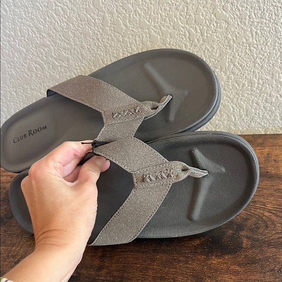 Club Room Riley gray flip flops - Picture 3 of 6